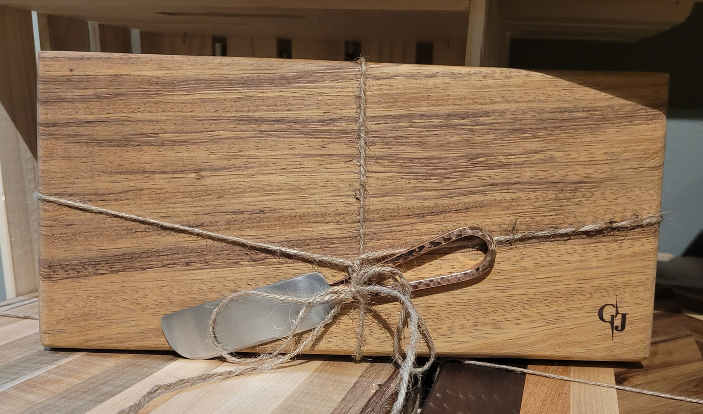 Brazilian Oak (vanilla wood) Cheese Board with Cheese Knife