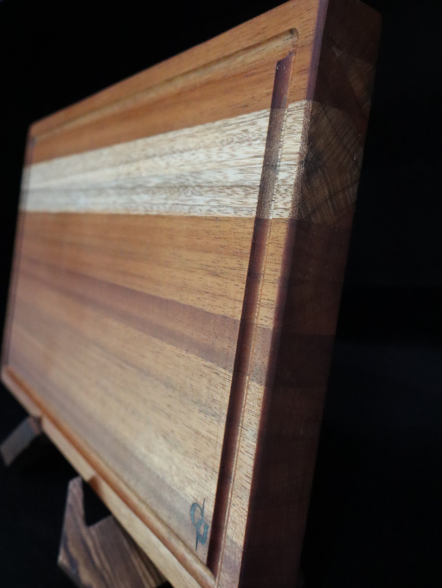 Mahogany Edge Grain Cutting Board with Juice Groove