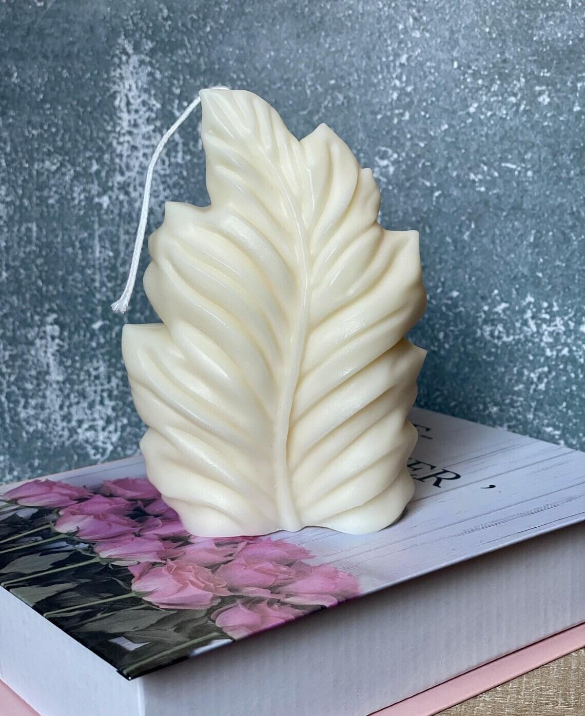 Minimalist Feather Design Candle