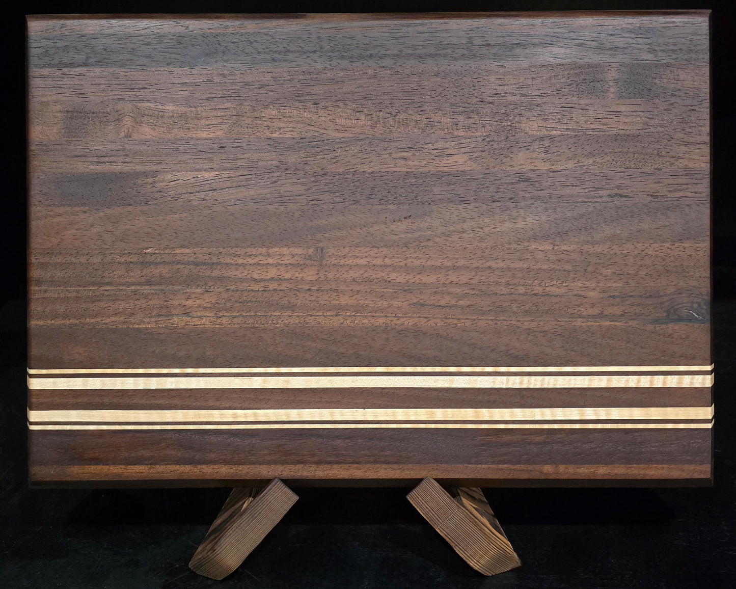 Nogal Edge Grain Cutting Board with Maple Stripe