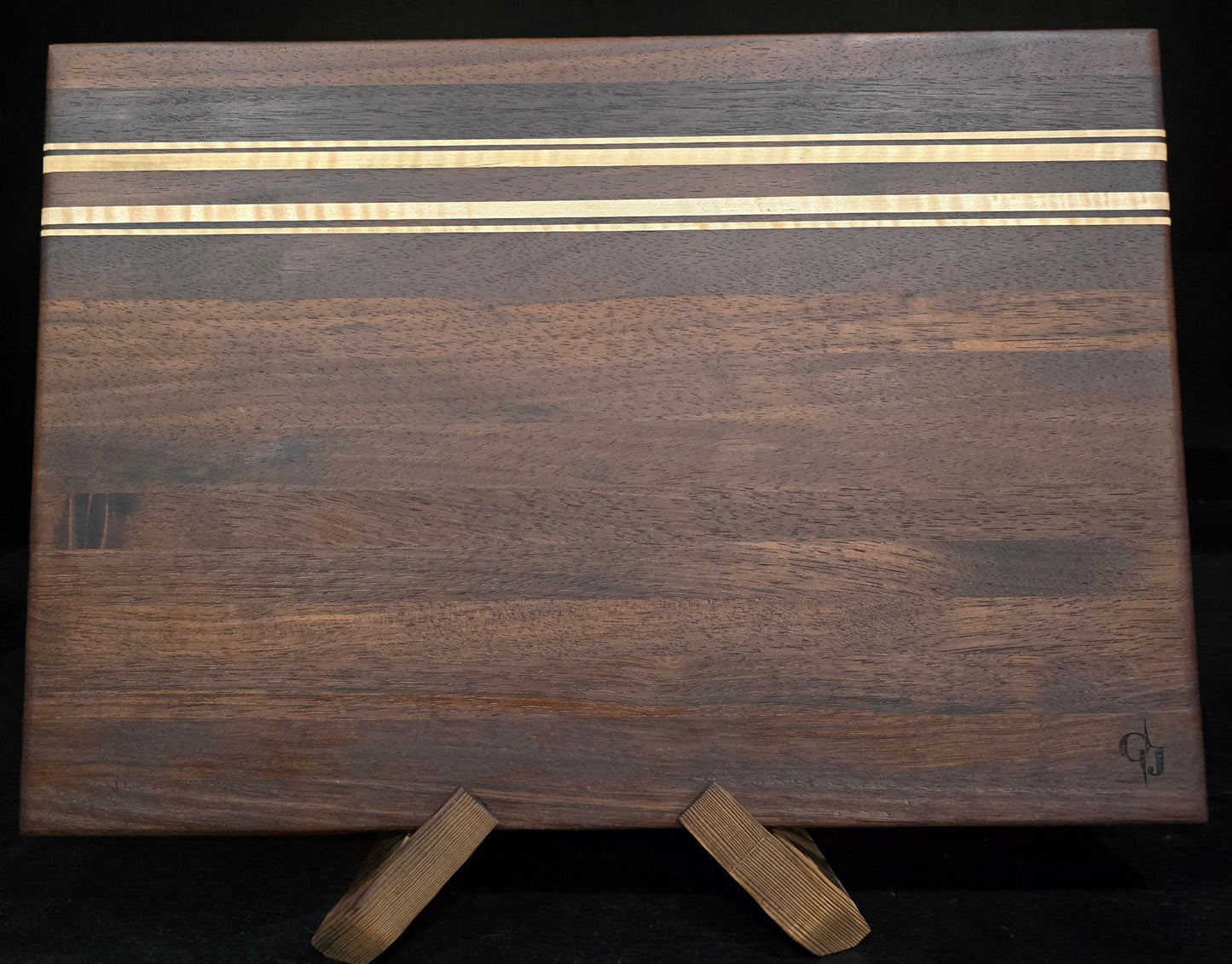 Nogal Edge Grain Cutting Board with Maple Stripe